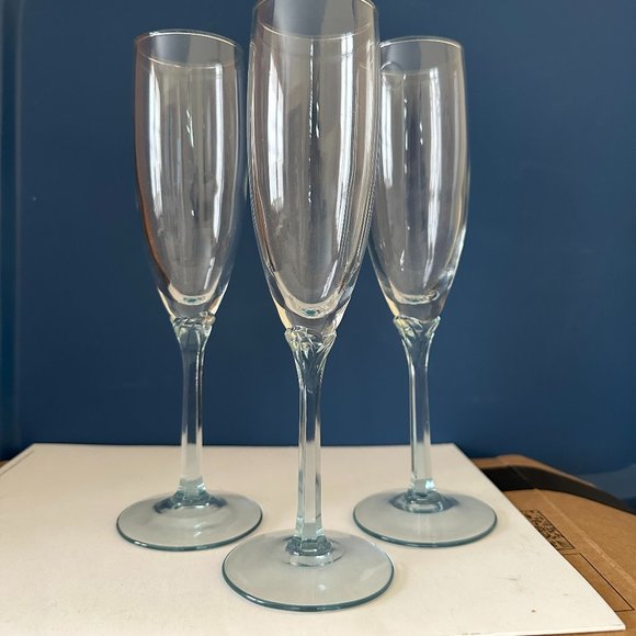 3 CHAMPAGEN FLUTE GLASSES - Picture 1 of 2